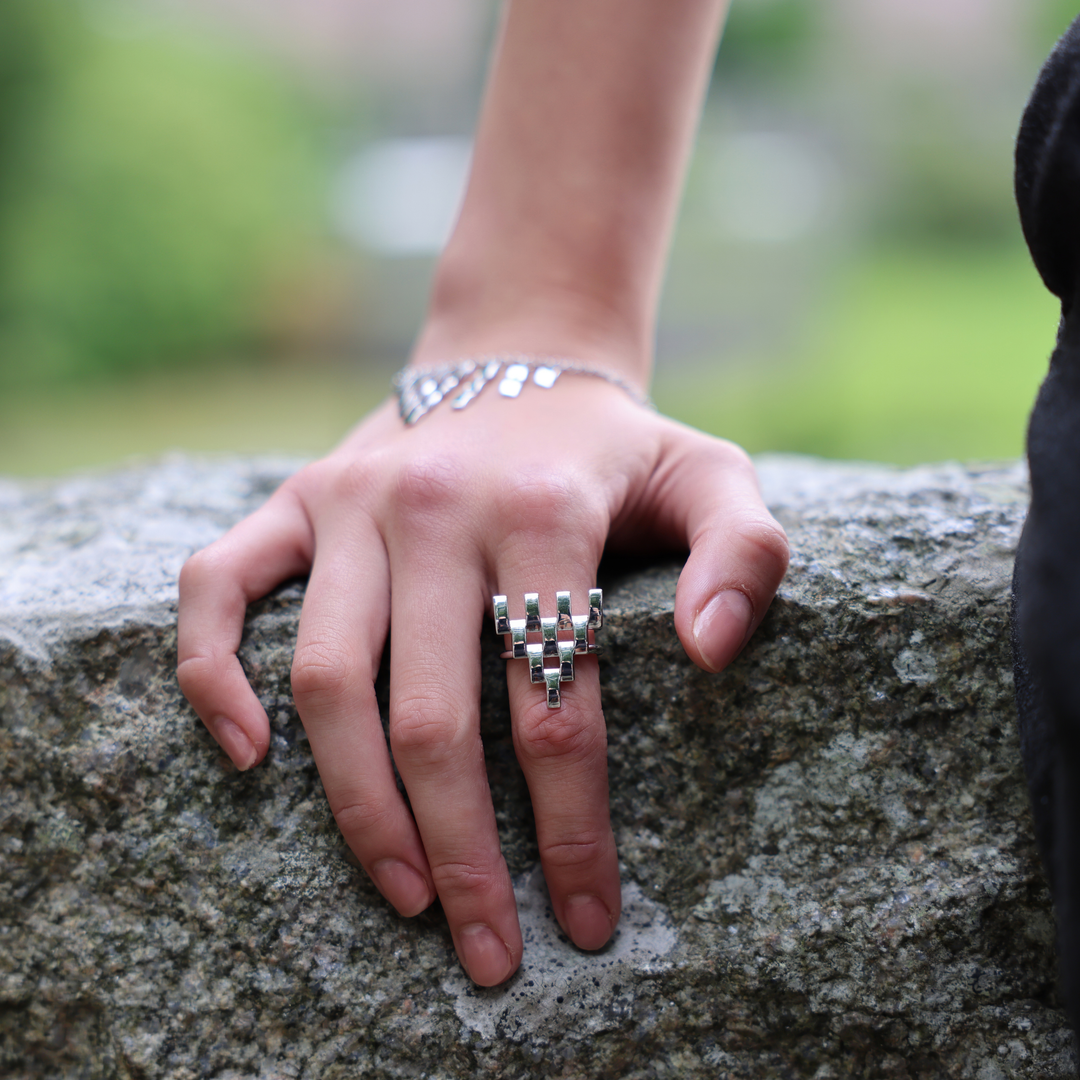 The Gatsby ring in solid silver