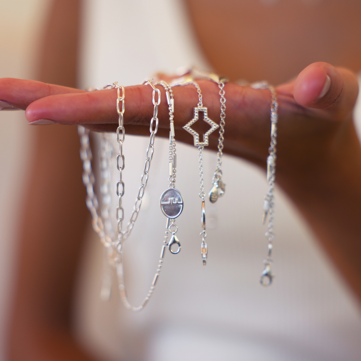 Daisy silver layering bracelet