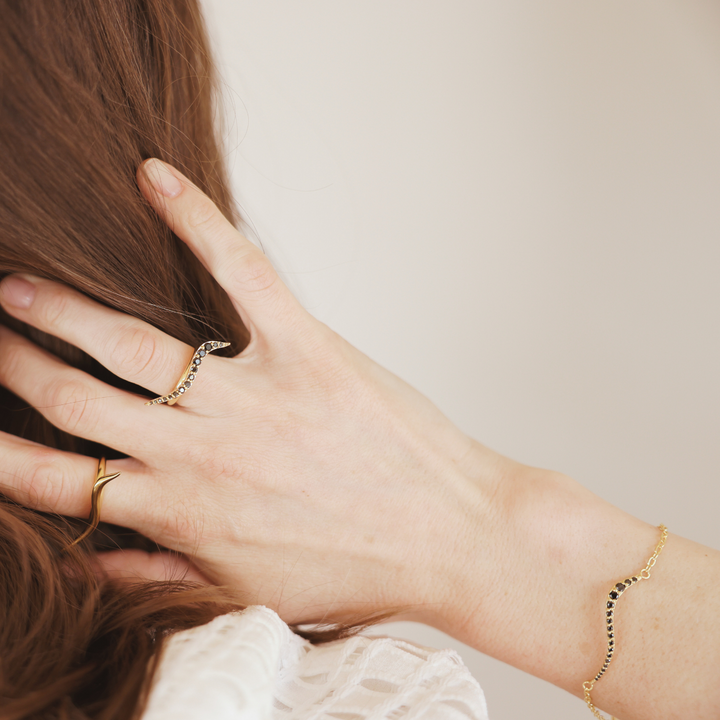 Swirl 18k gold vermeil bracelet with onyx cz