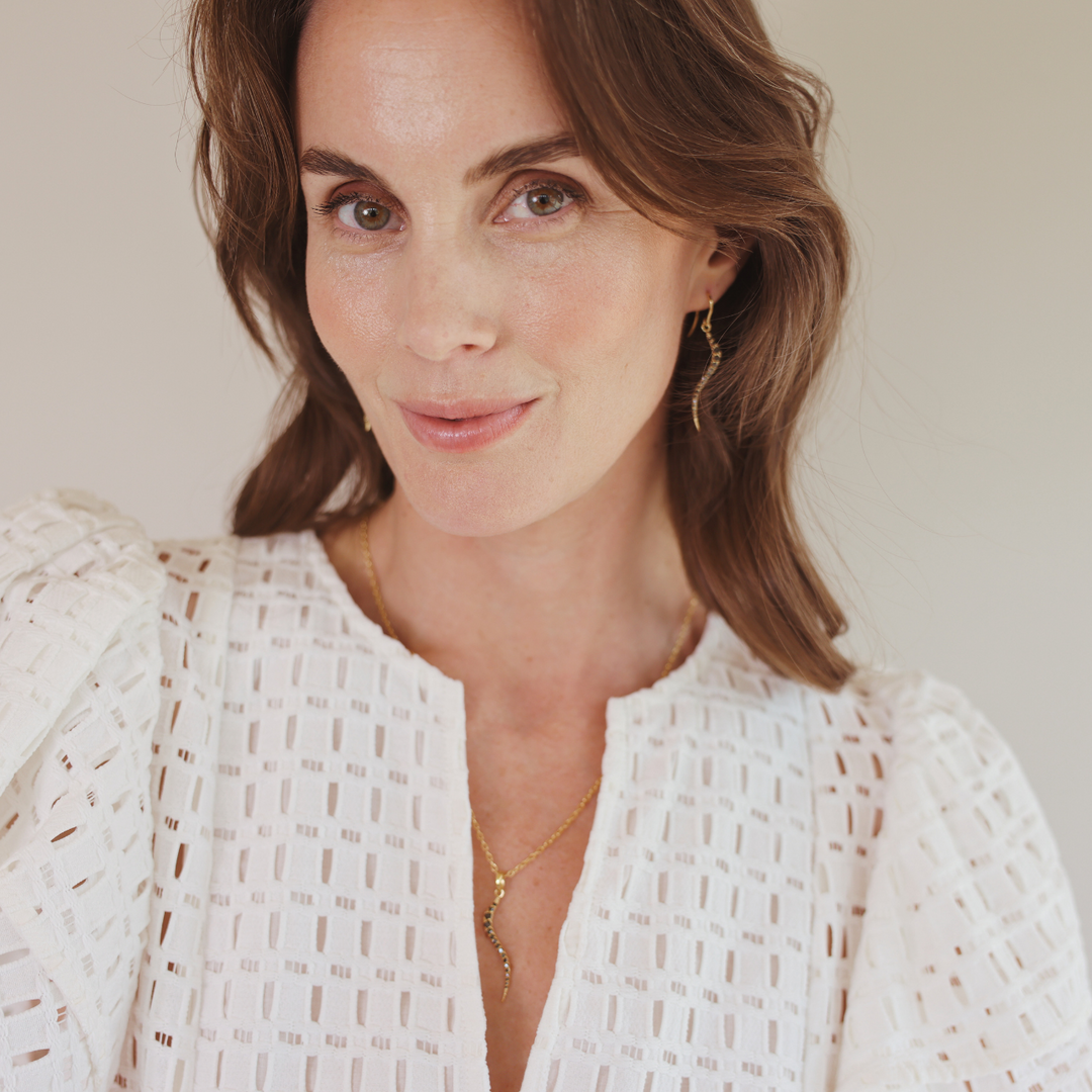 Swirl 18k gold vermeil necklace with onyx cz