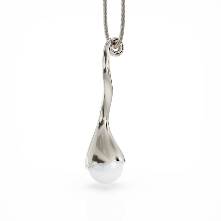Bella silver necklace with a cultured pearl pendant